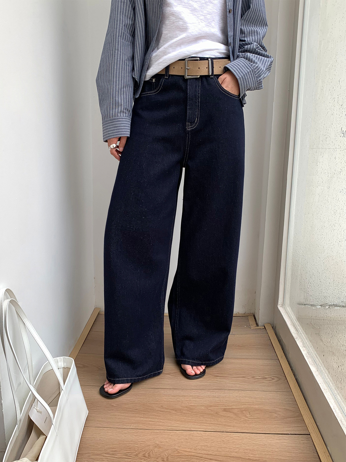 Korean style fashionable belt washed jeans for women