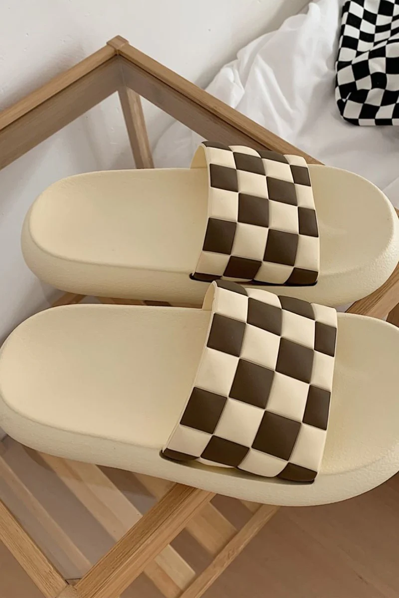 BROWN CHECKERED SLIDES