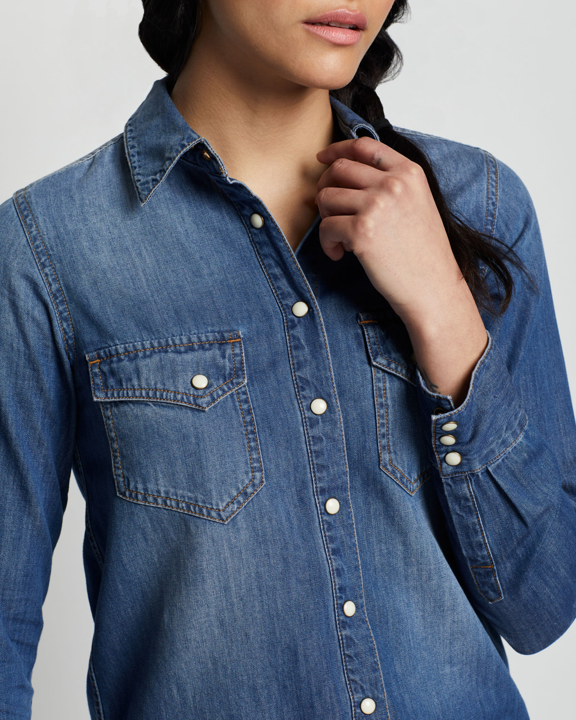 WOMEN'S CHAMBRAY GAMBLER SHIRT