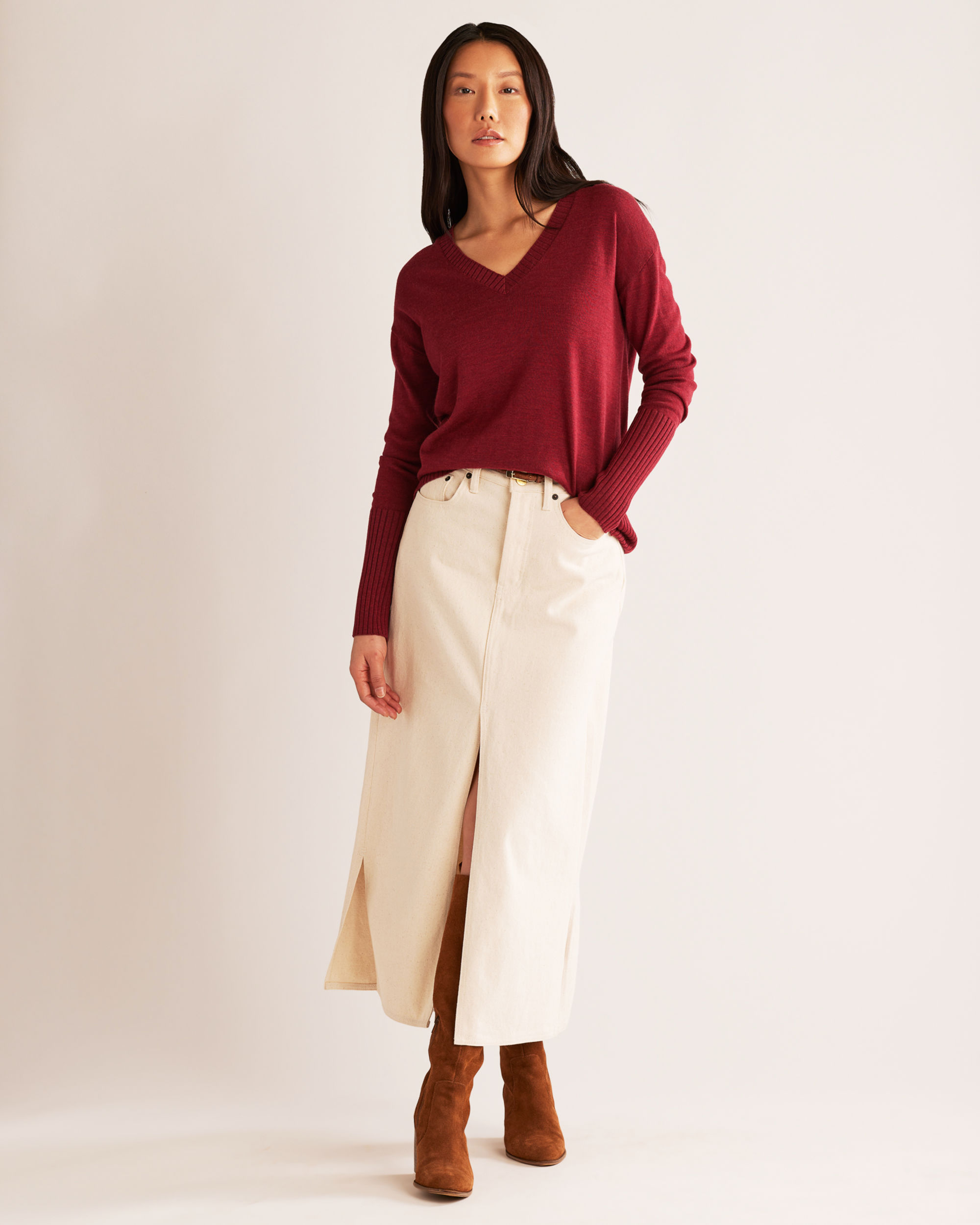 WOMEN'S MERINO V-NECK SWEATER