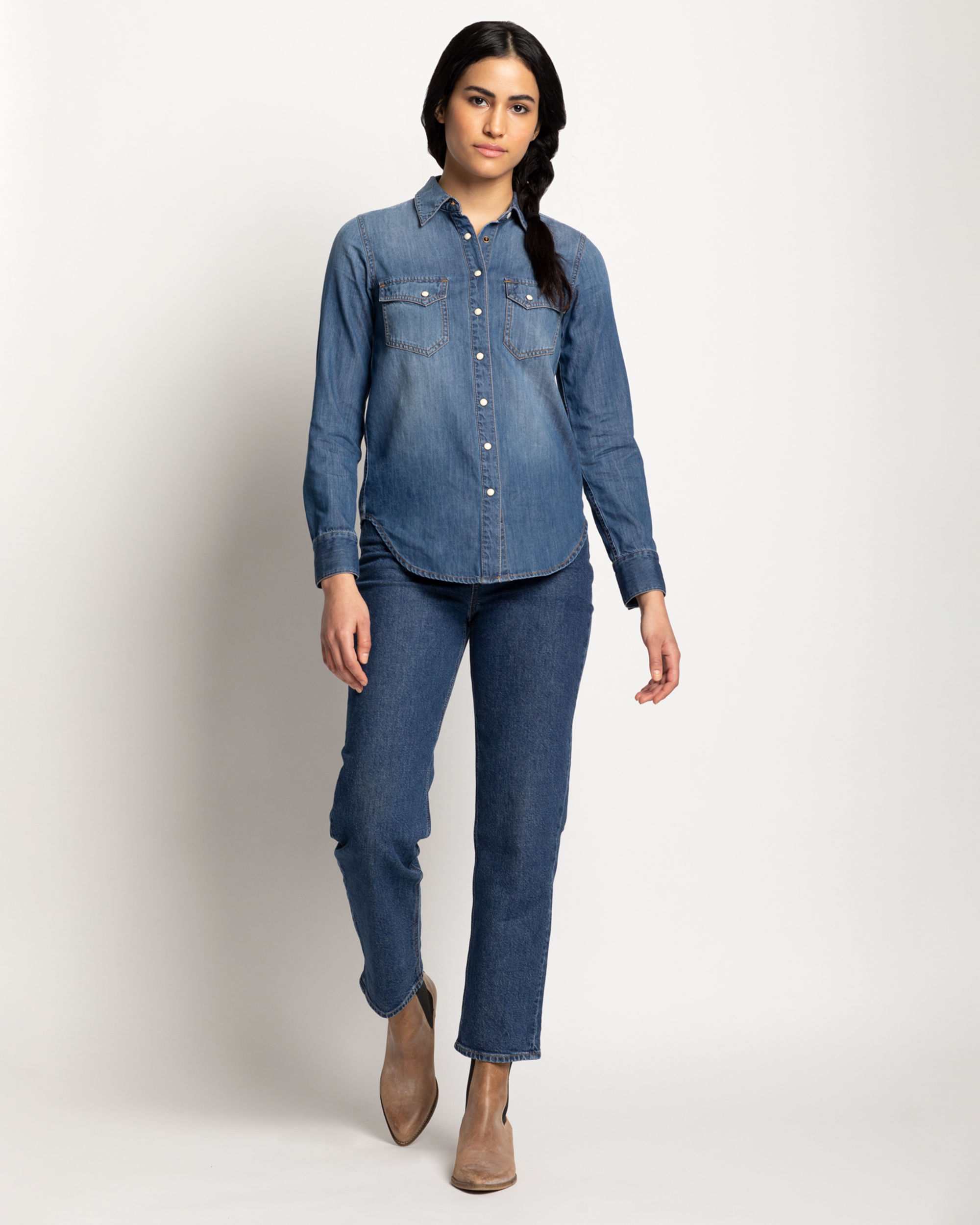 WOMEN'S CHAMBRAY GAMBLER SHIRT