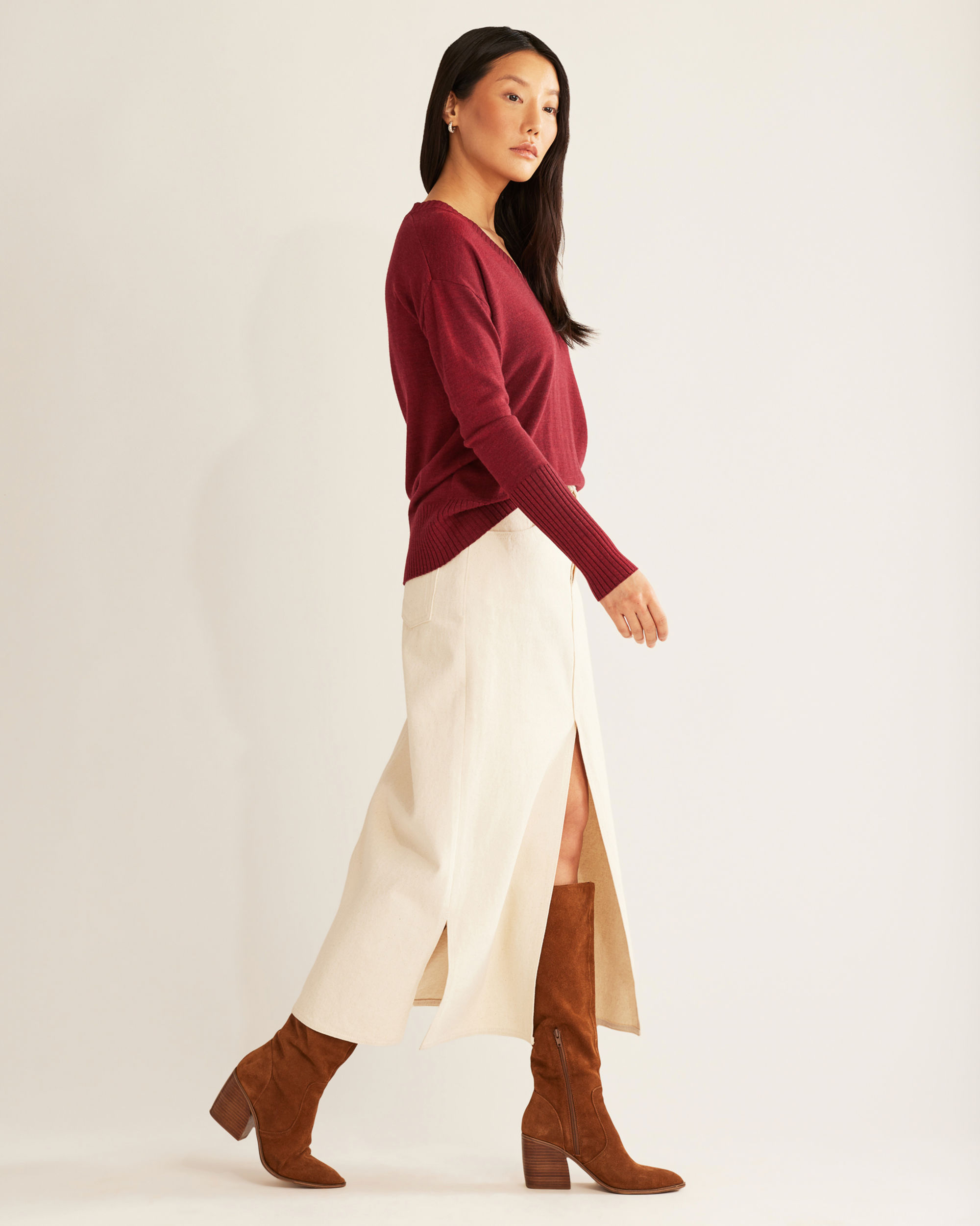 WOMEN'S MERINO V-NECK SWEATER