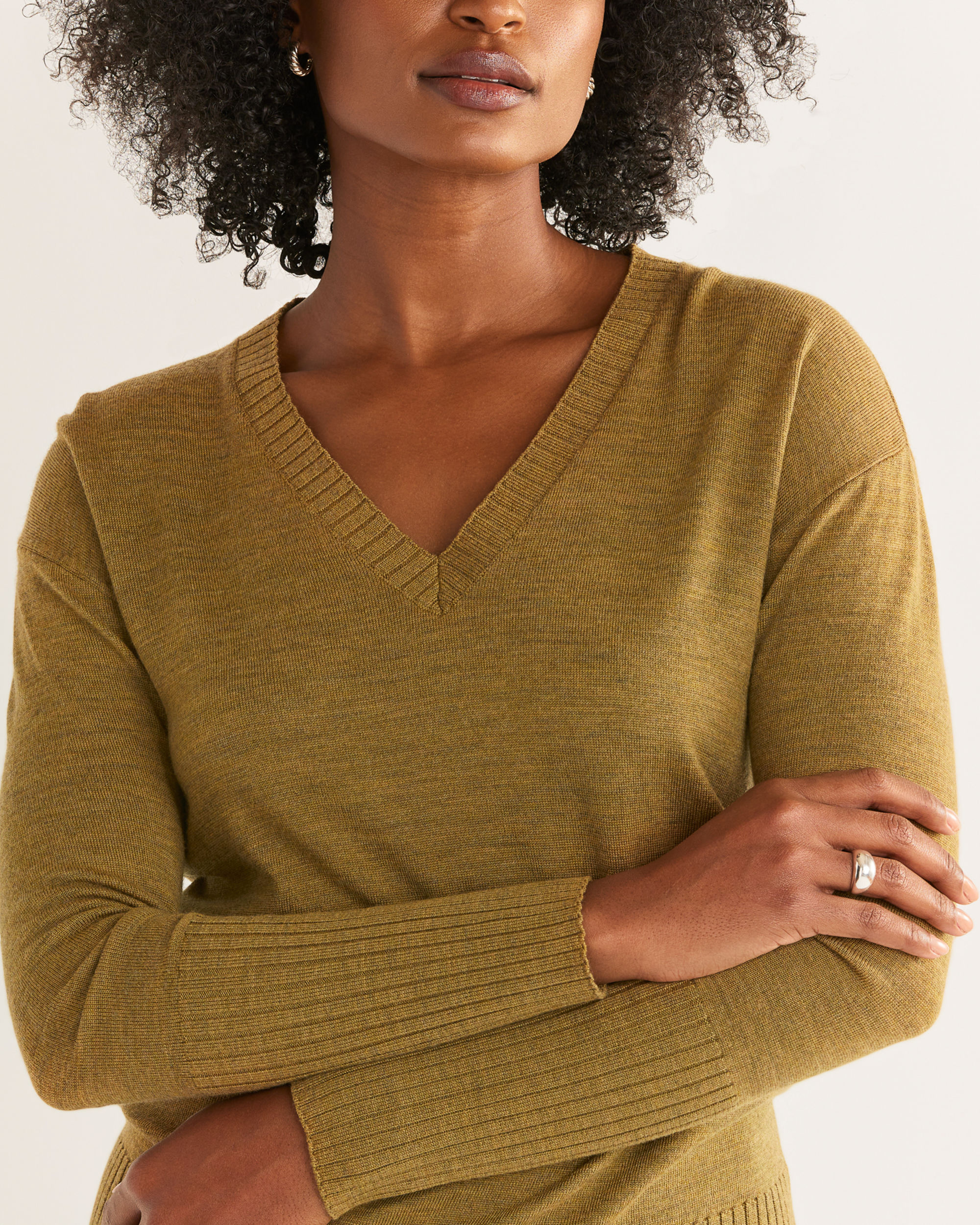 WOMEN'S MERINO V-NECK SWEATER