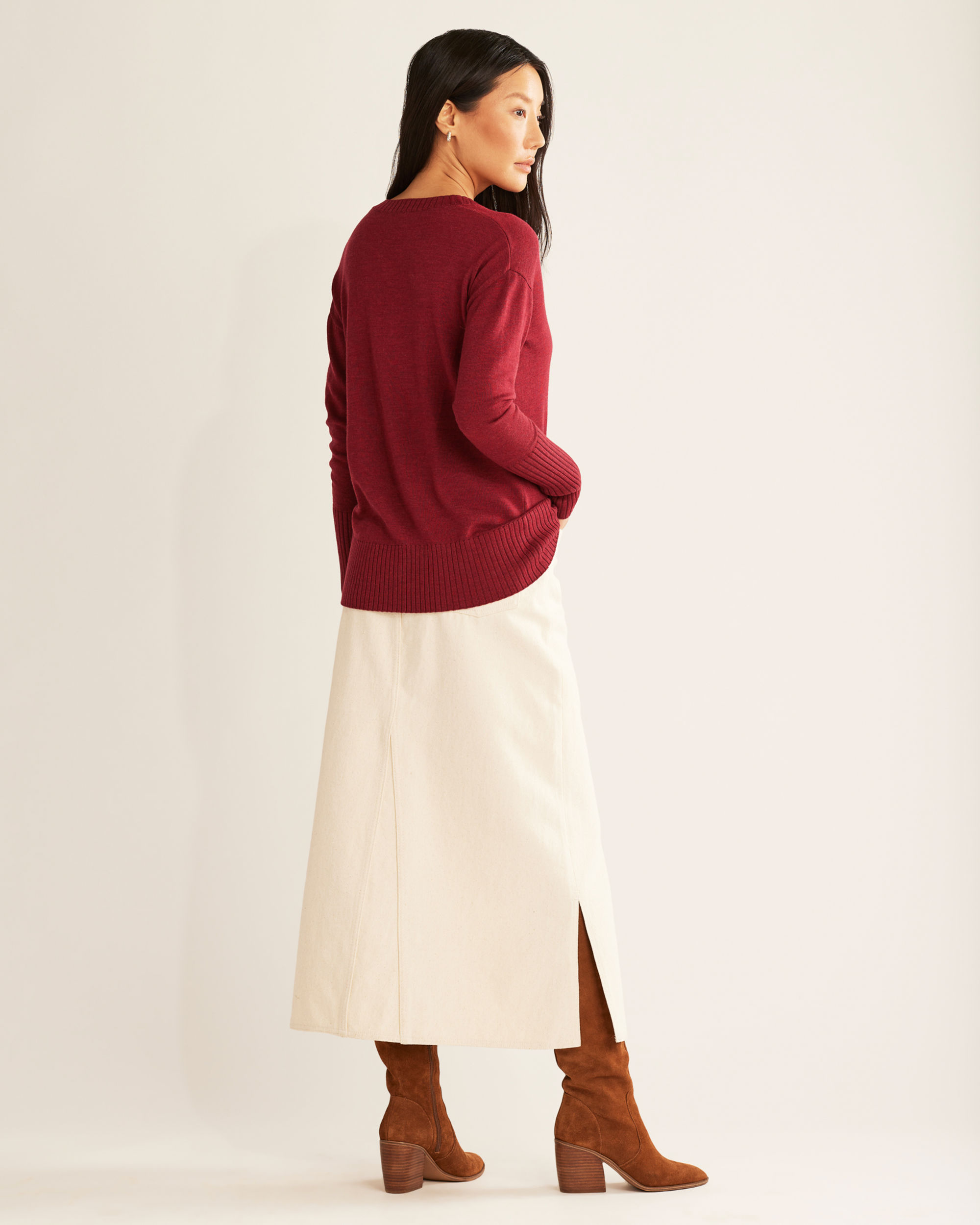 WOMEN'S MERINO V-NECK SWEATER