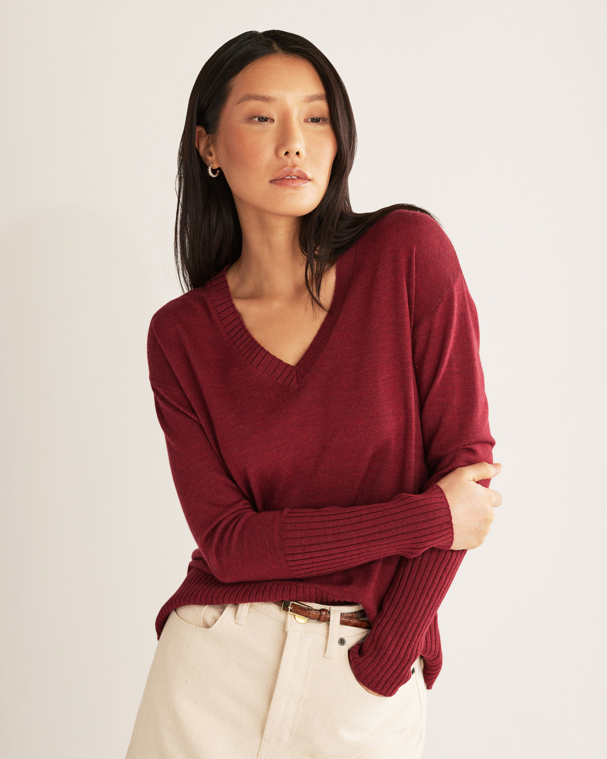WOMEN'S MERINO V-NECK SWEATER