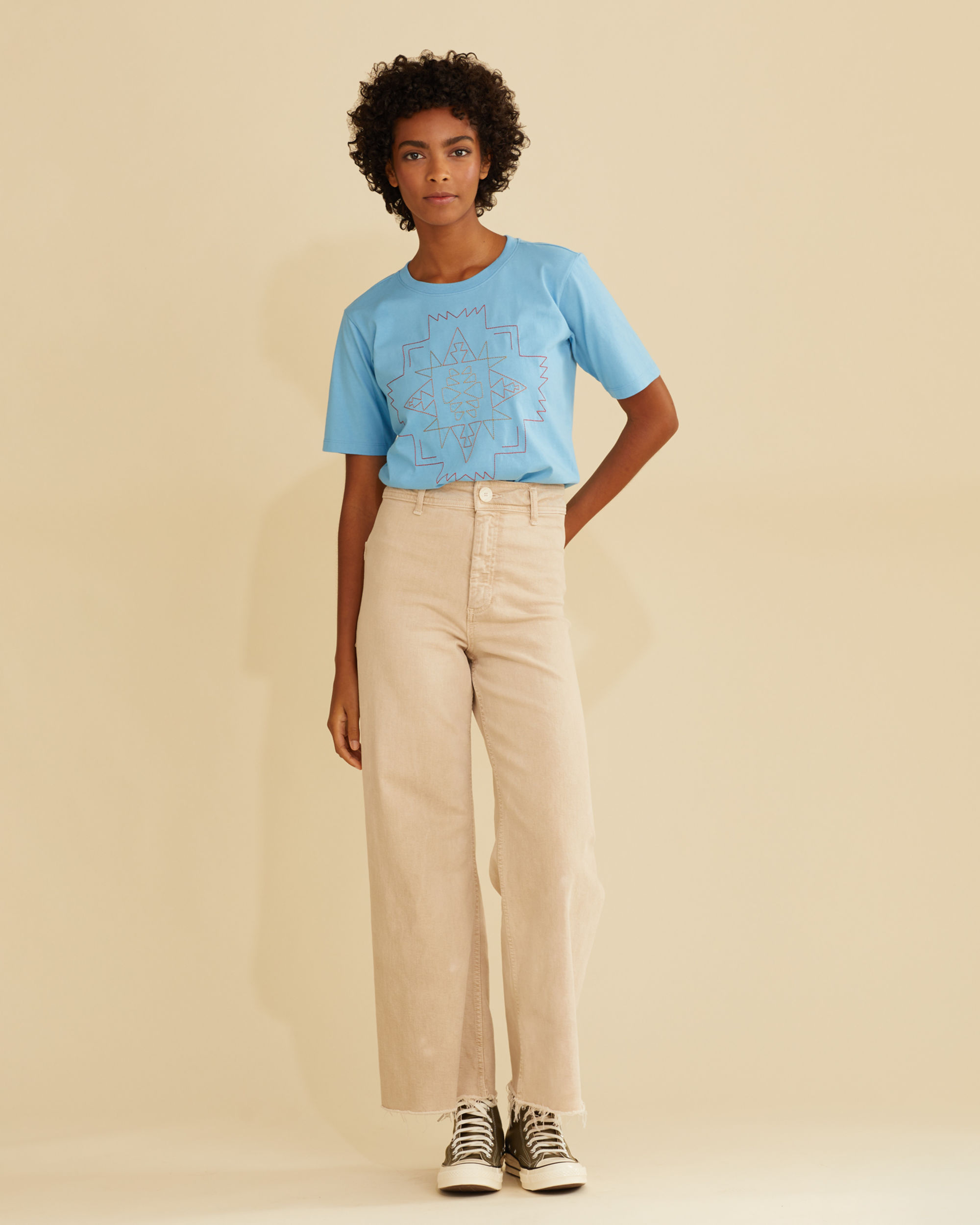 WOMEN'S DESCHUTES EMBROIDERED TEE