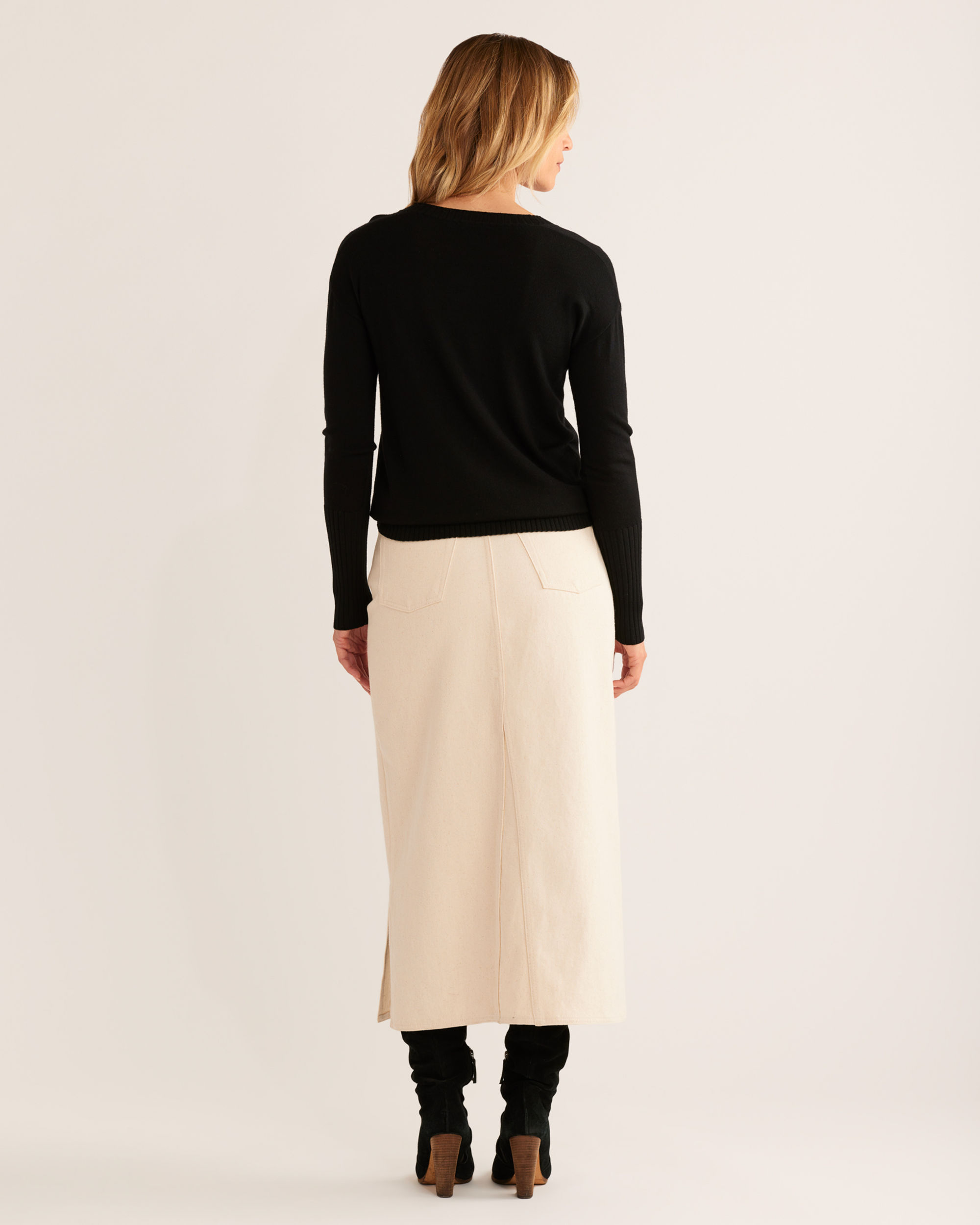 WOMEN'S MERINO V-NECK SWEATER