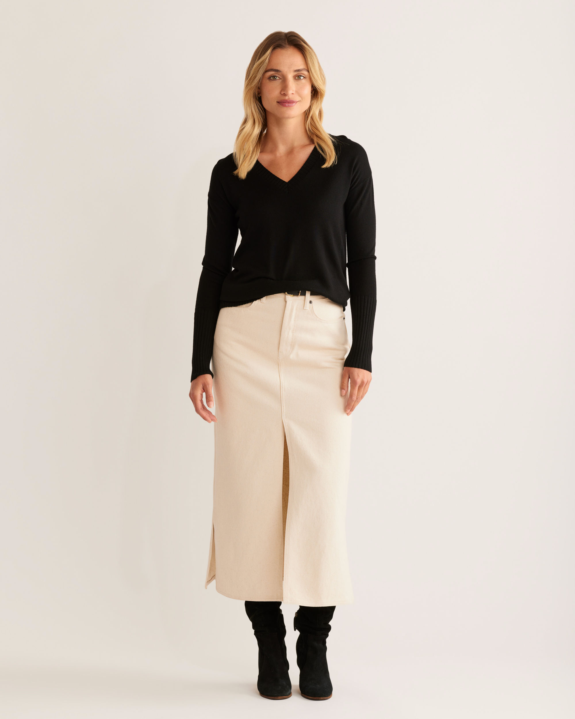 WOMEN'S MERINO V-NECK SWEATER