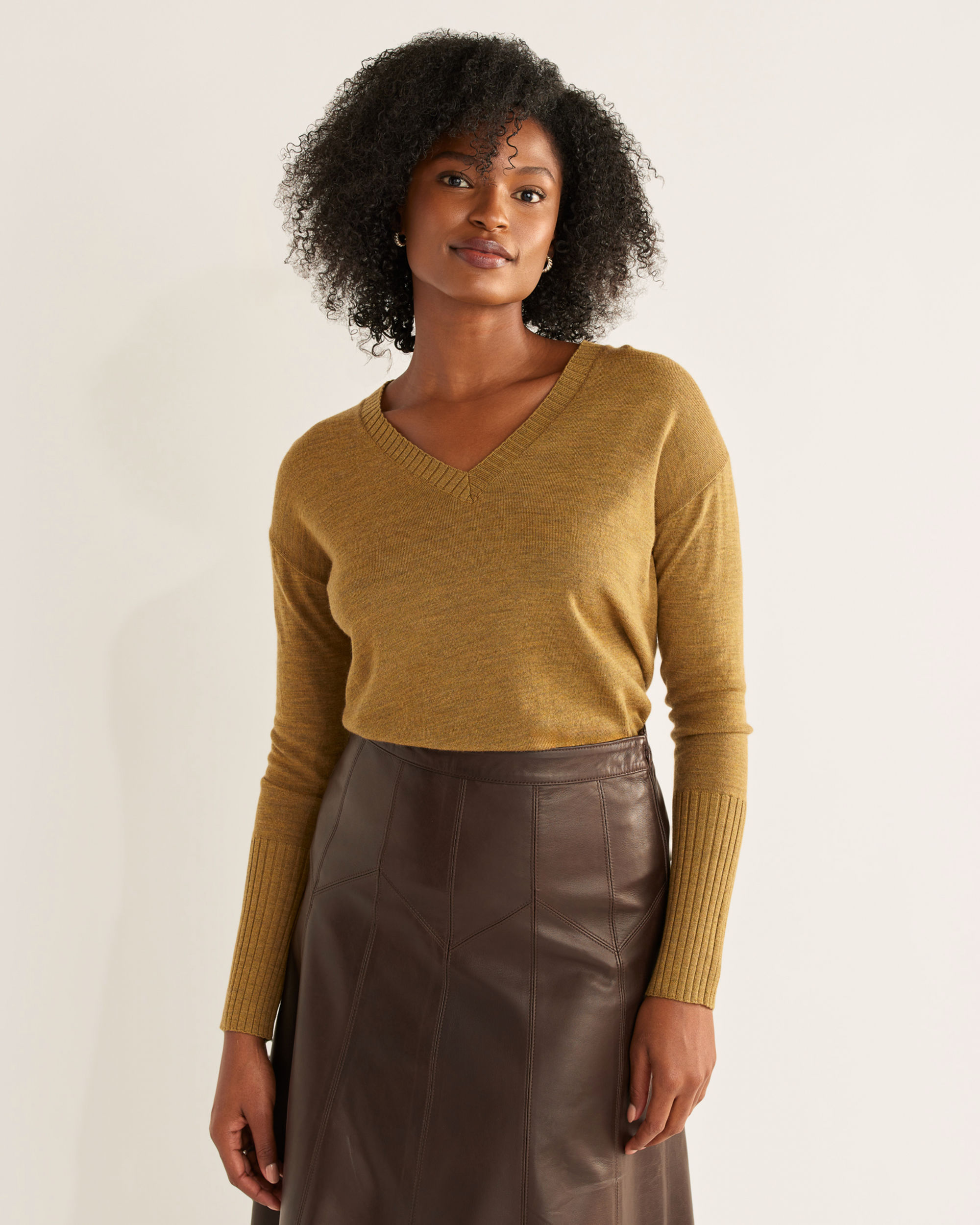 WOMEN'S MERINO V-NECK SWEATER