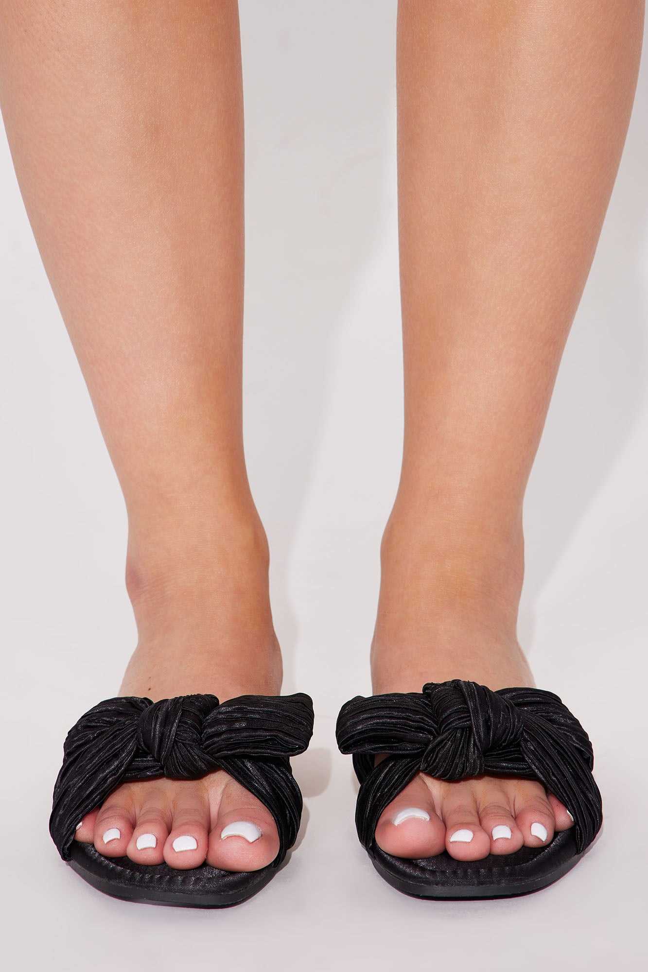 Living The Dream Flat Sandals   Black