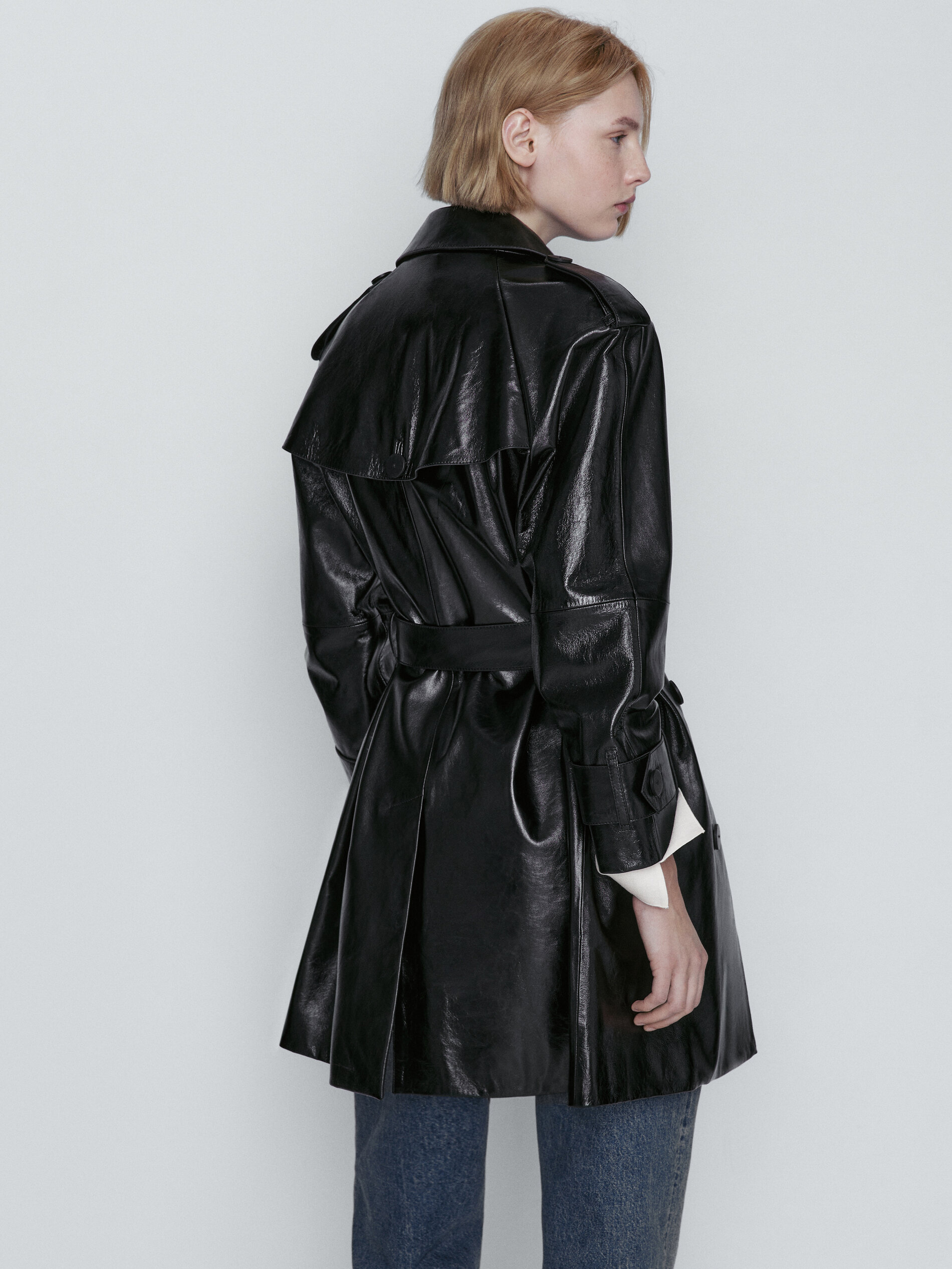 Chaqueta trench piel acabado charol - NEGRO