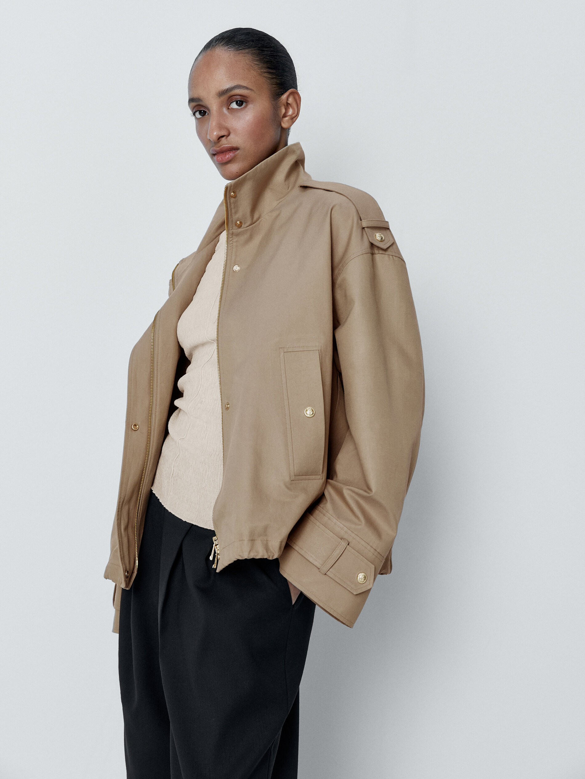 Parka corta botones dorados - BEIGE