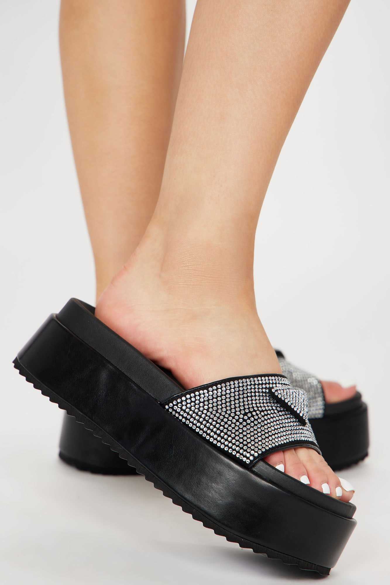 Everybody Wants Her Platform Sandals   Black
