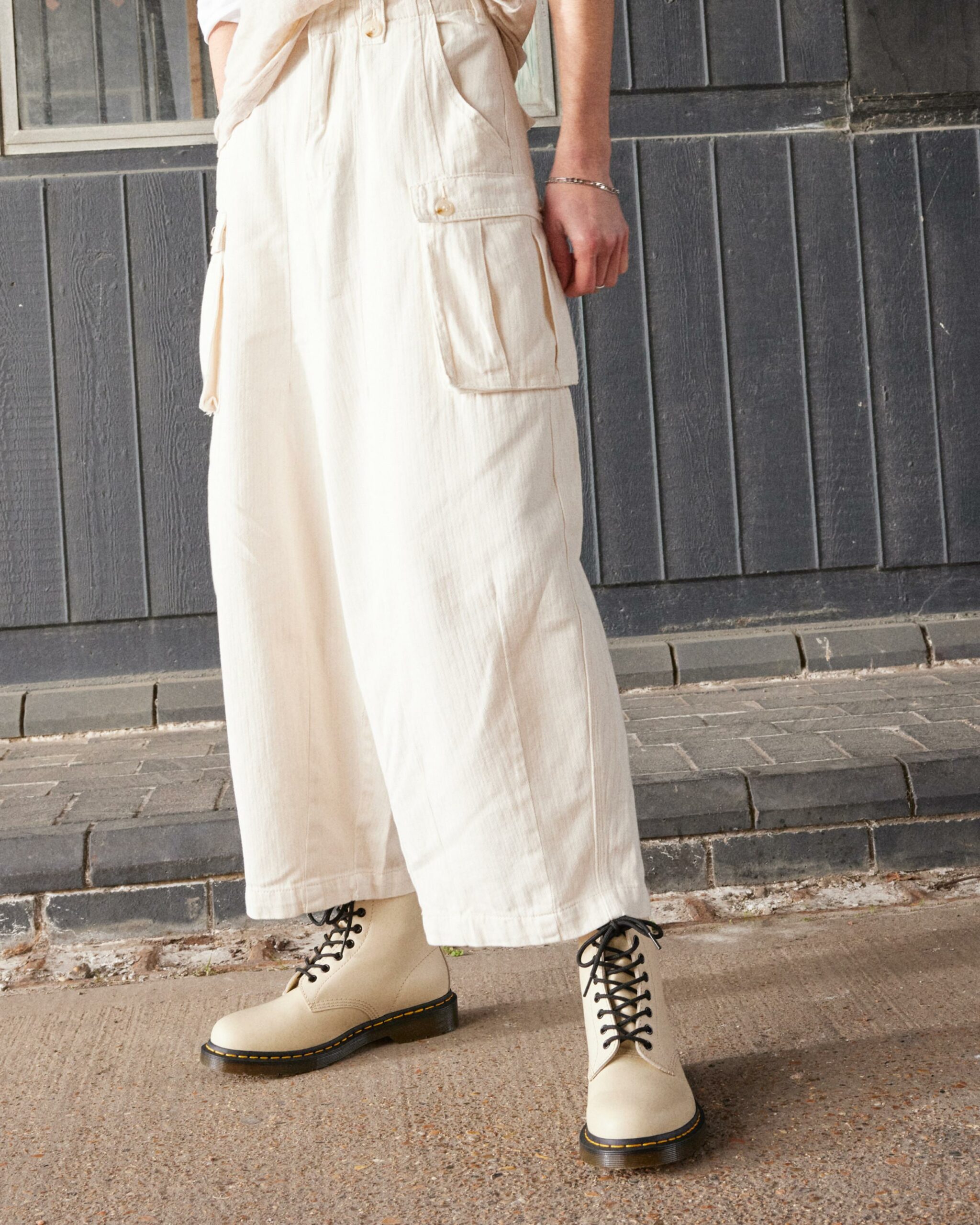 1460 Smooth Leather Lace Up Boots