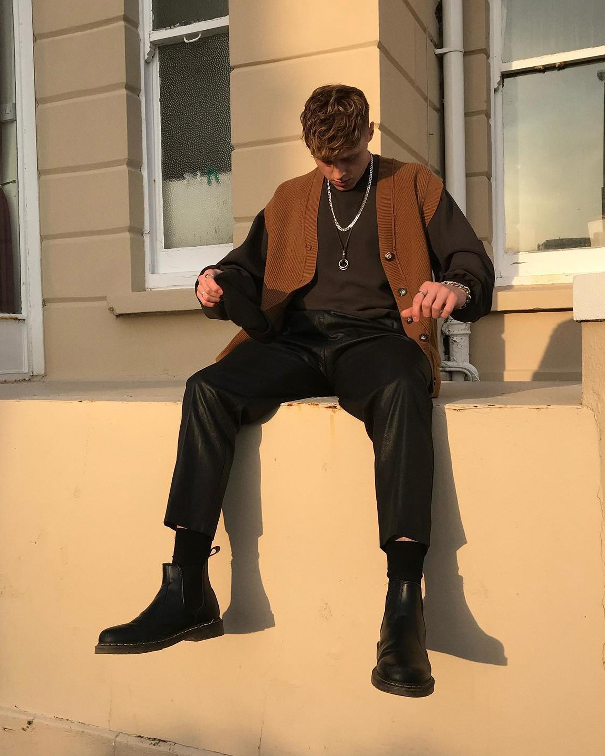 2976 Yellow Stitch Smooth Leather Chelsea Boots