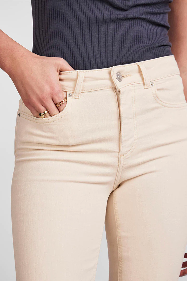 Delly Straight Mid Waist Jeans