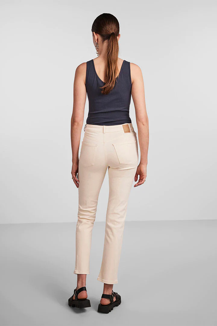 Delly Straight Mid Waist Jeans
