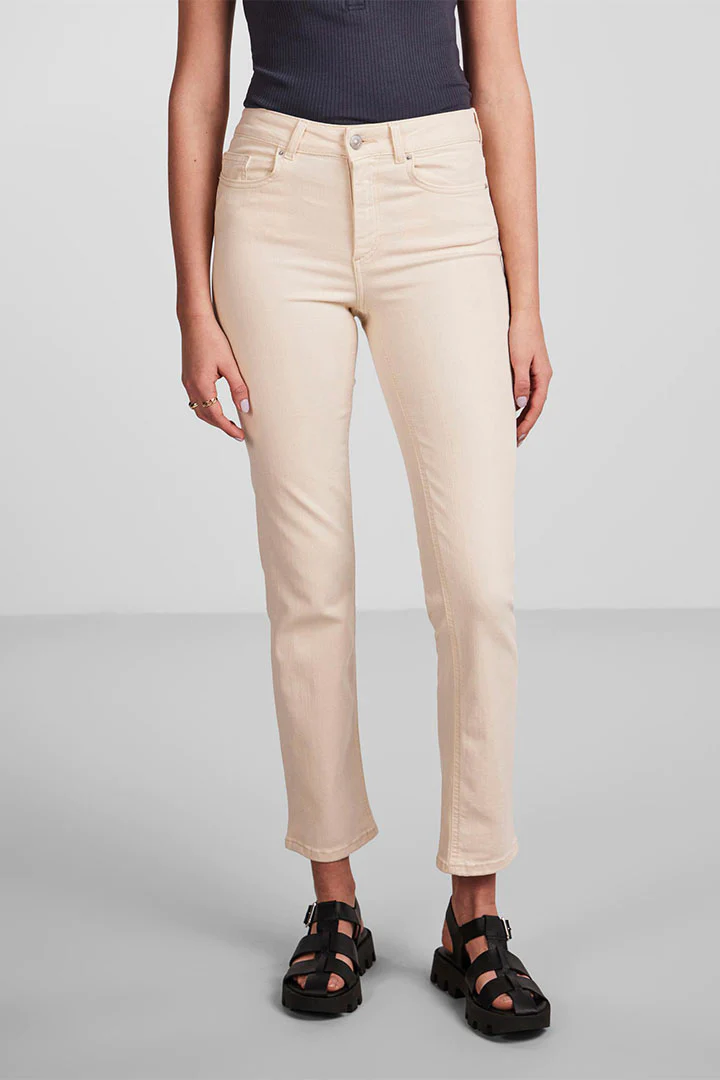 Delly Straight Mid Waist Jeans
