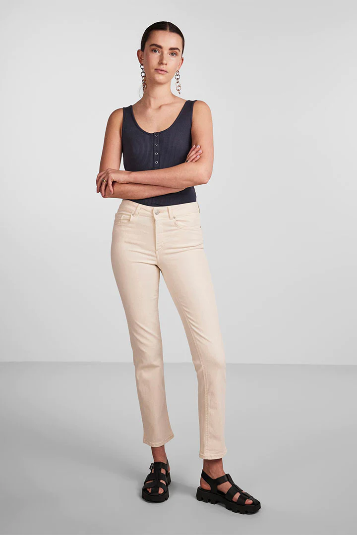 Delly Straight Mid Waist Jeans