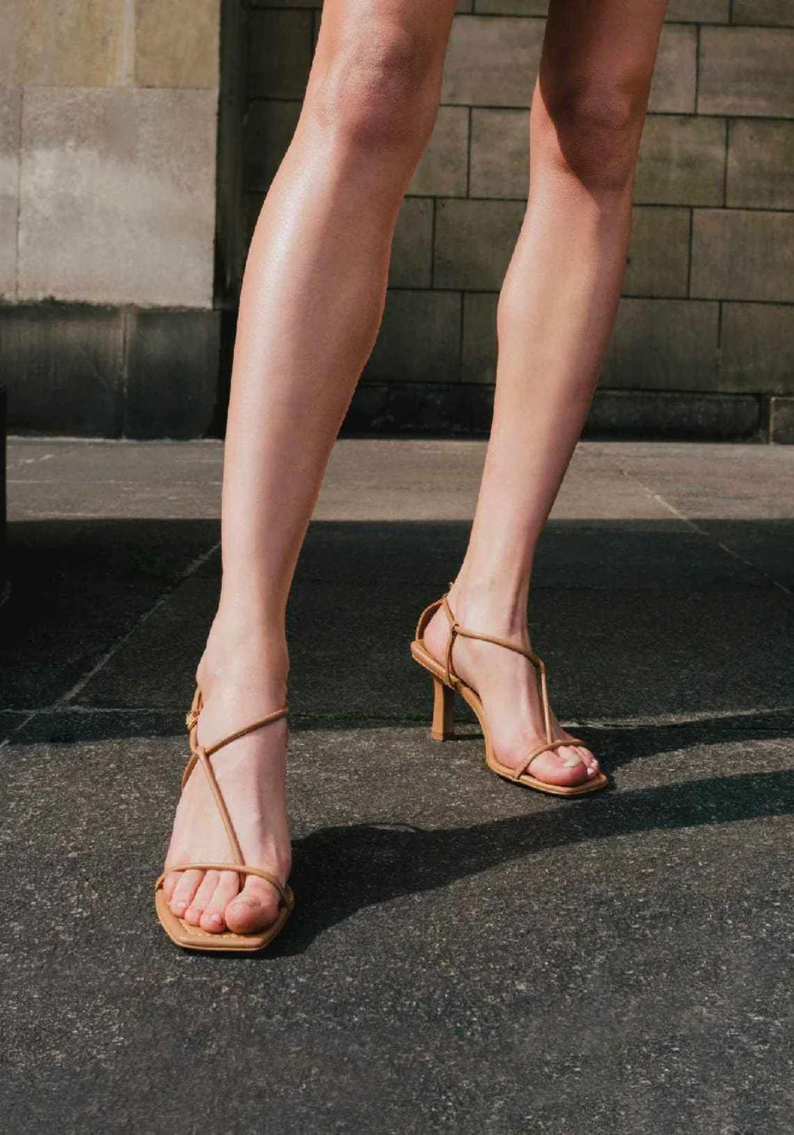 THE STRAPPY SANDAL ALMOND