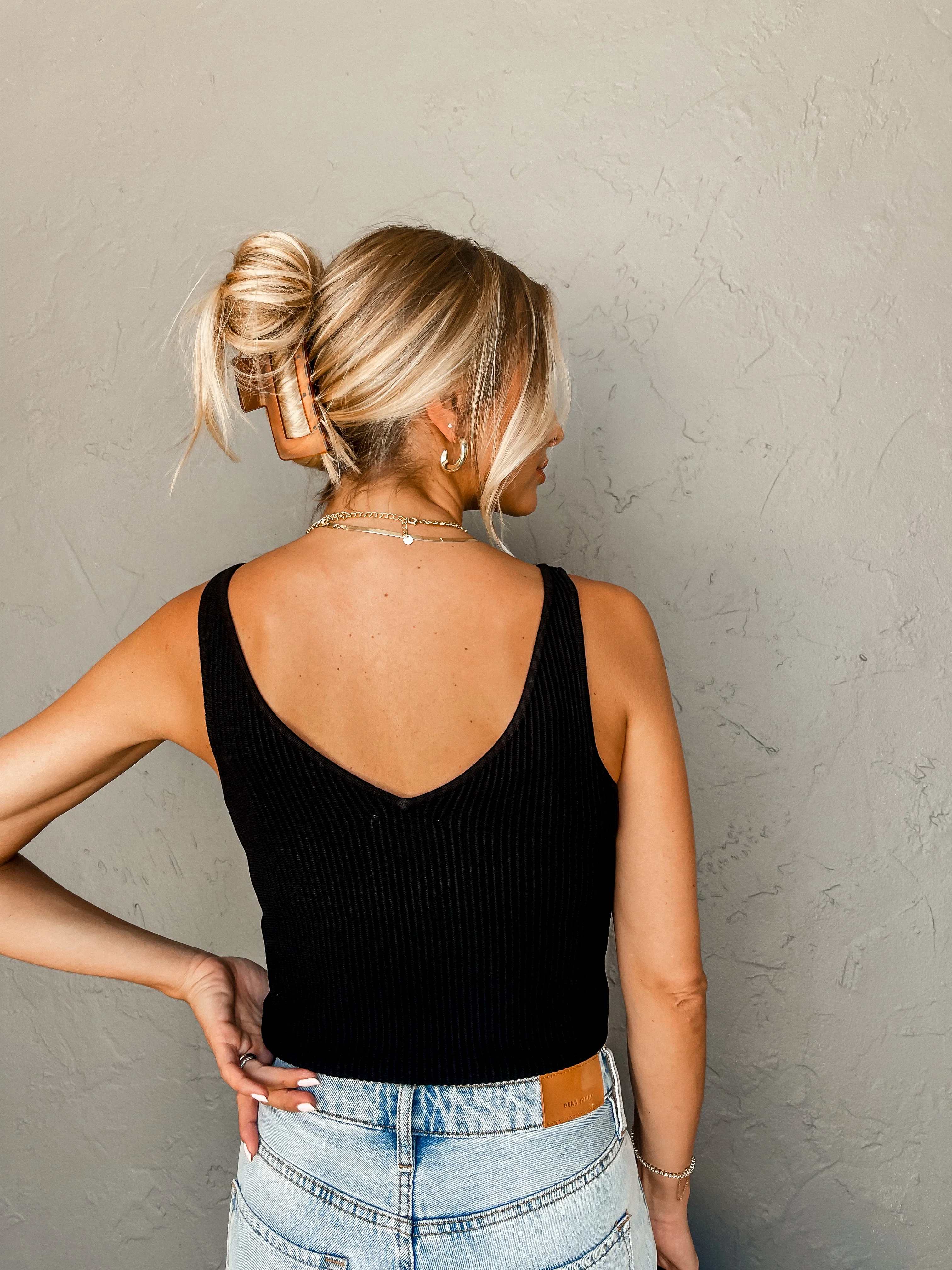 [Another Love] Noa V Neck Sweater Tank-Black