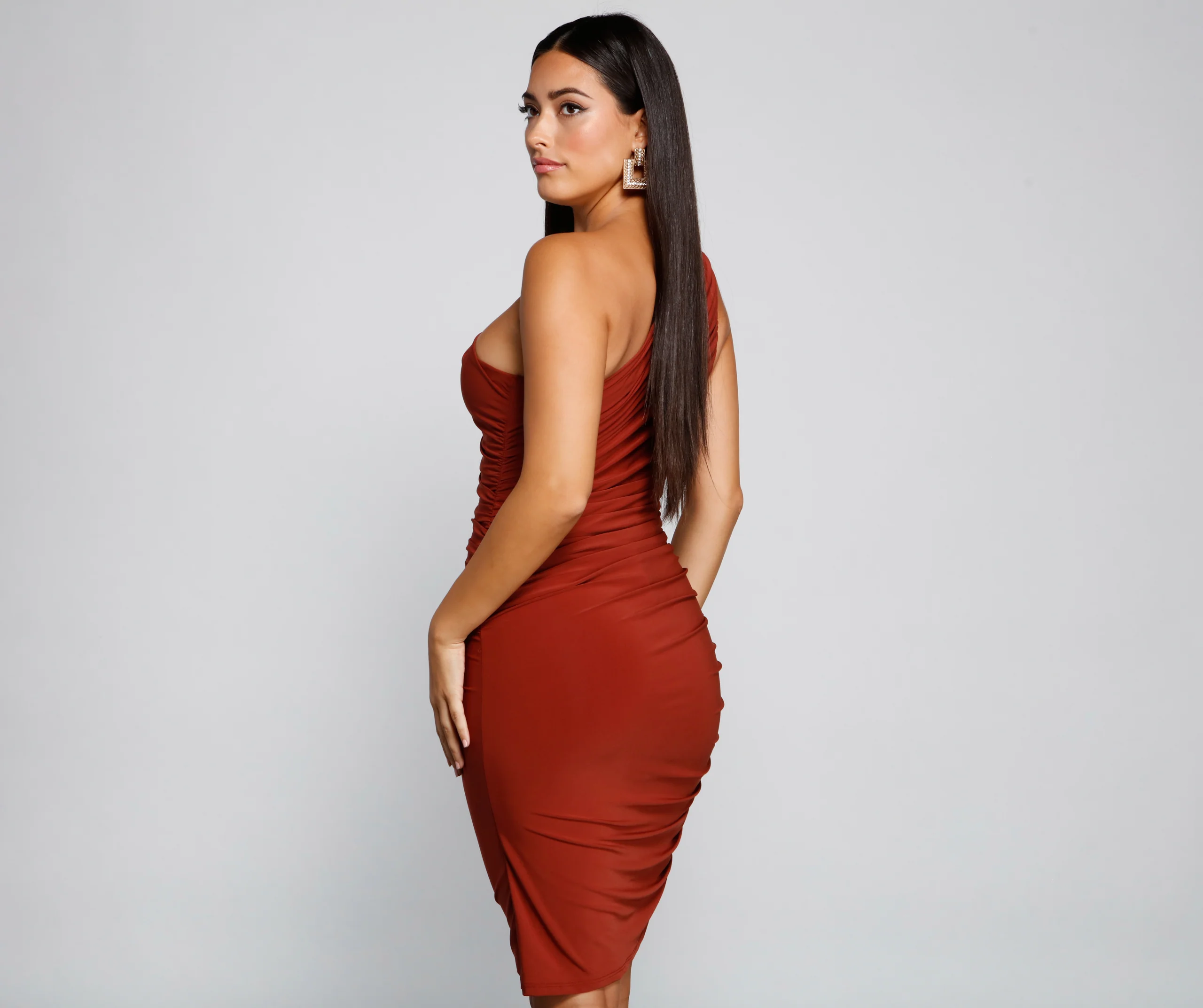 That Classic And Chic Vibe Ruched Midi Dress