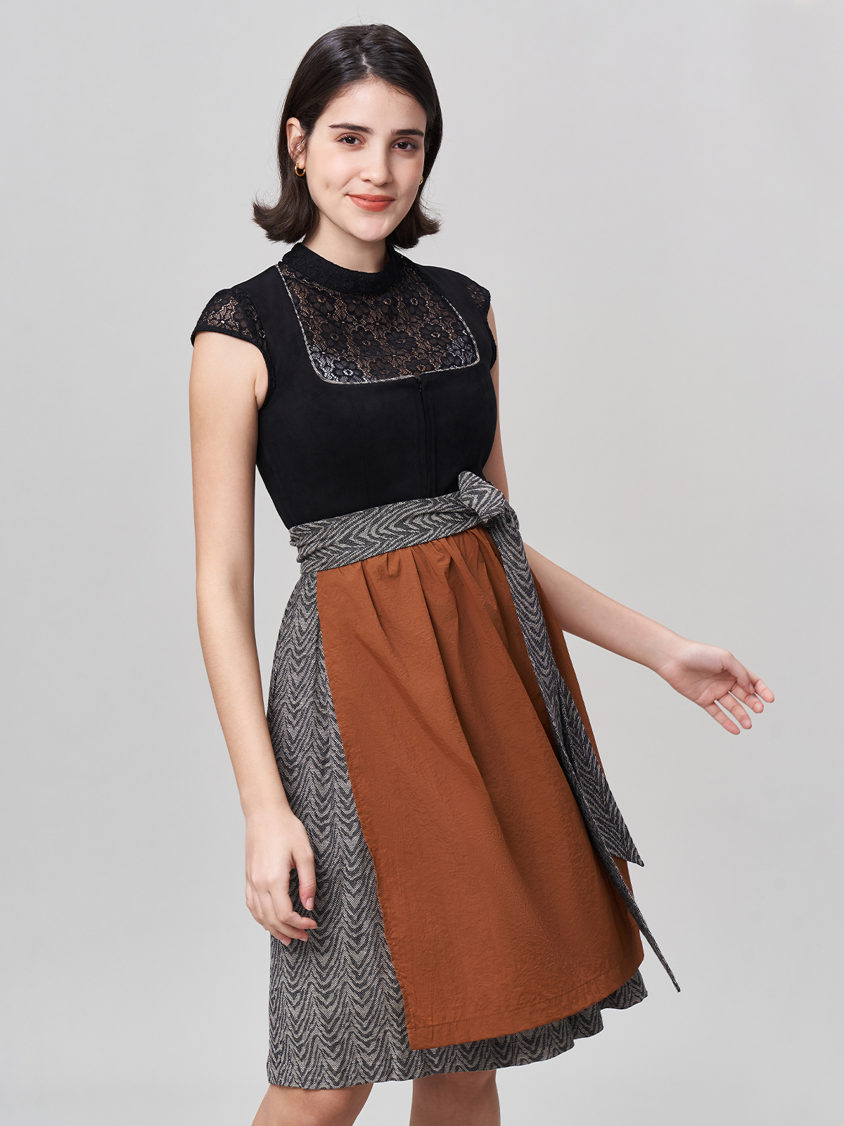 Damen Schwarz Zwei verdeckte Eingriffstaschen Dirndl FREDA