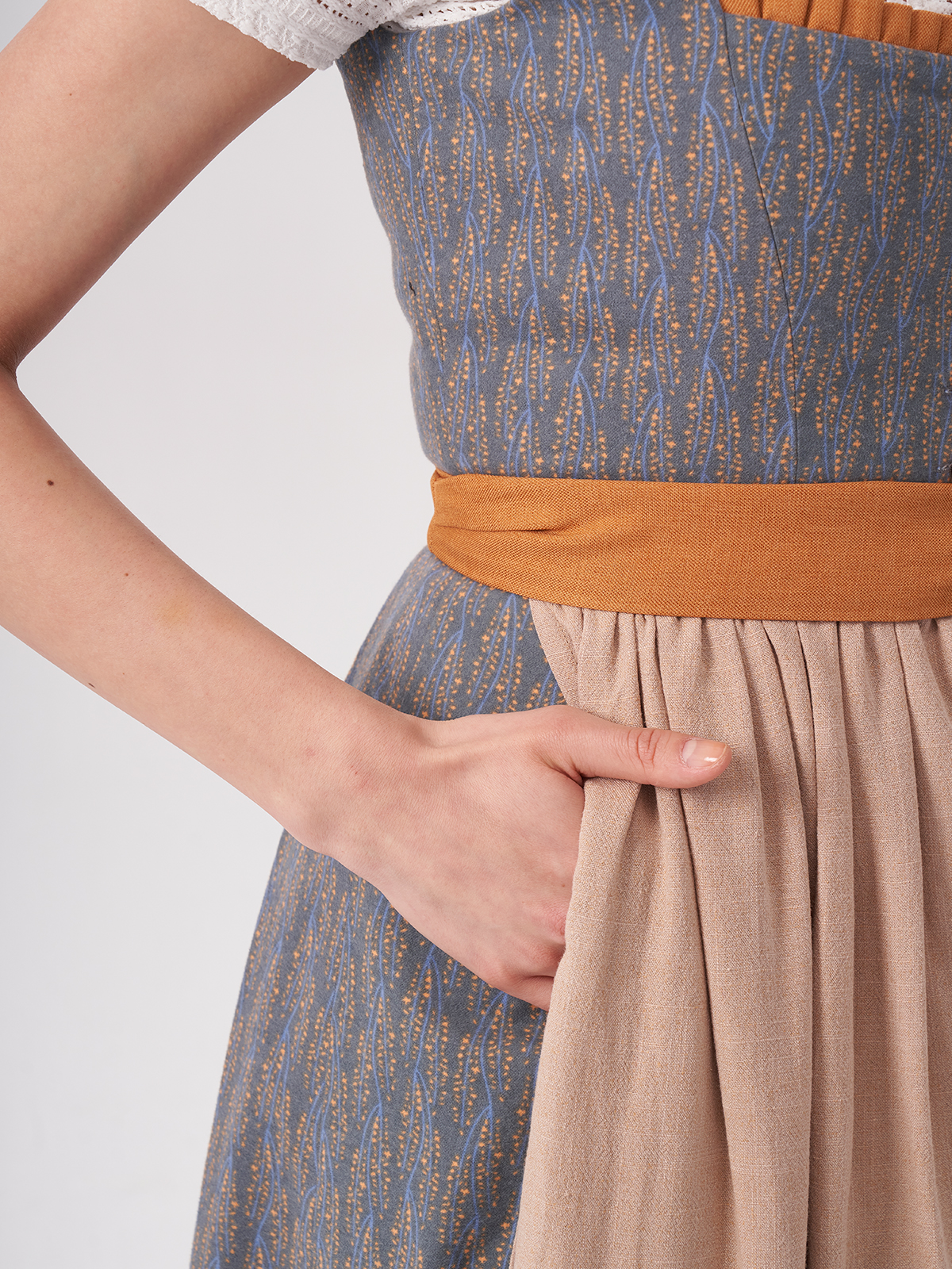 Damen Blau Gerader Ausschnitt Zwei verdeckte Eingriffstaschen Dirndl HEIGL