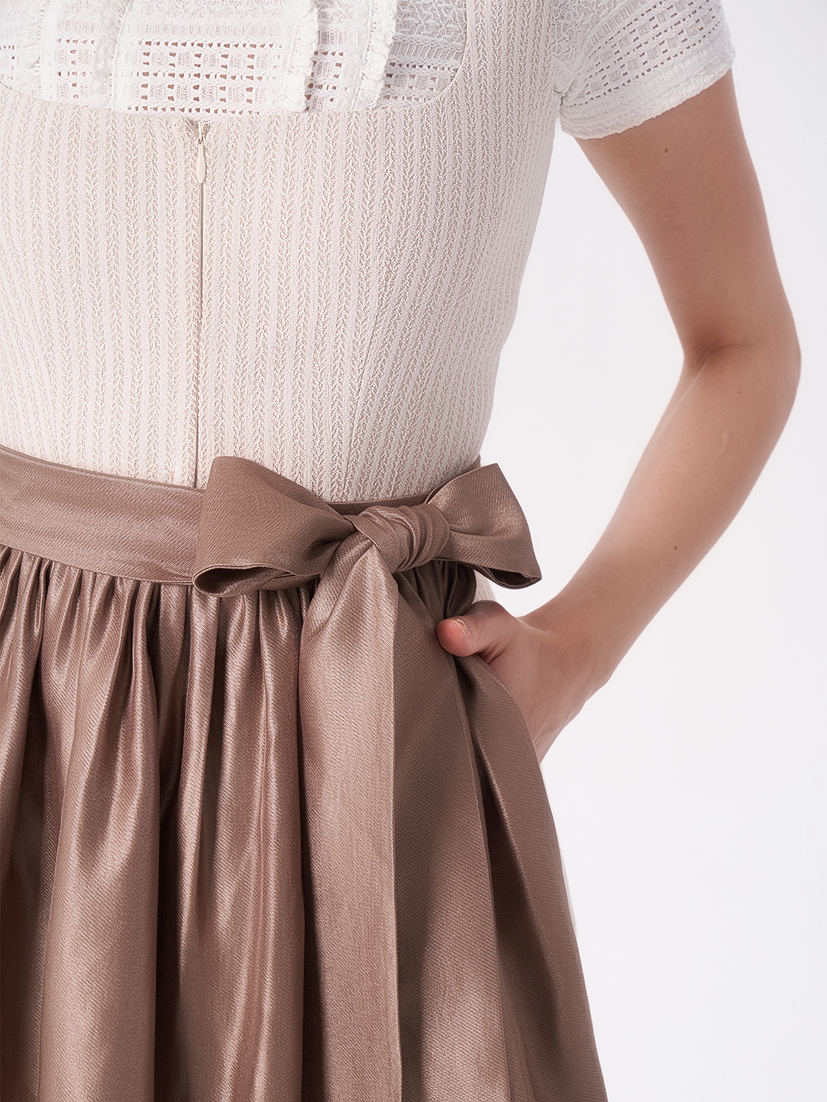 Damen Beige Gerader Ausschnitt Zwei verdeckte Eingriffstaschen Dirndl HELENA