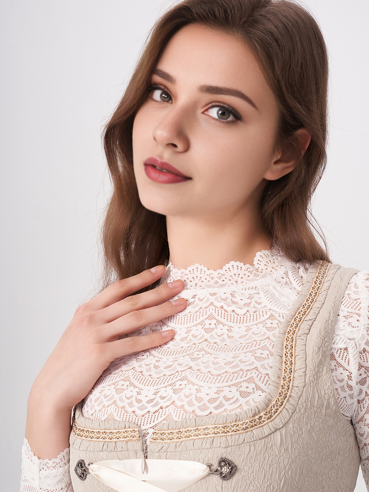 Damen Beige Gerader Ausschnitt Zwei verdeckte Eingriffstaschen Dirndl KATHARINA